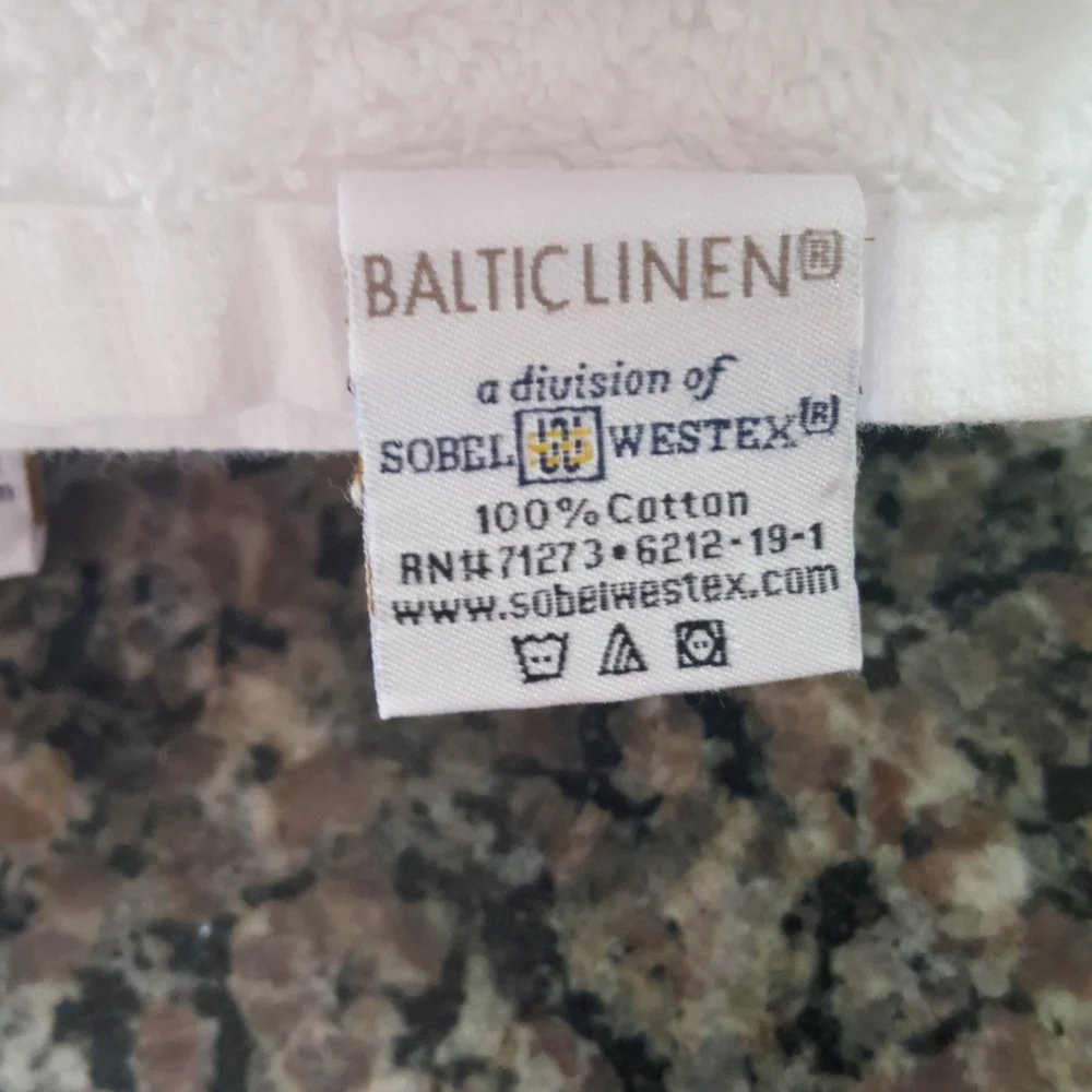 Lot of 2 bath towels 45.in x 24 in like new thick cotton 100%